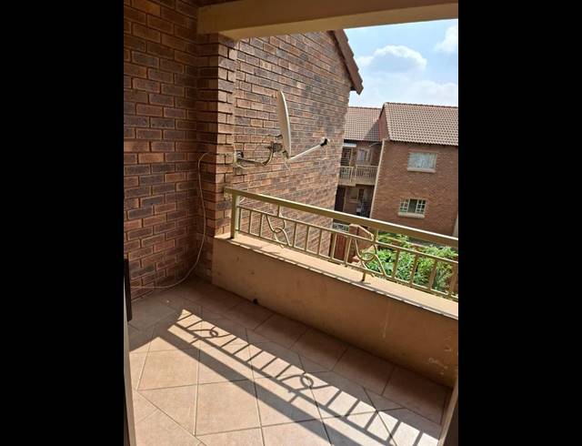 2 BEDROOM TOWNHOUSE FOR SALE IN MOOIKLOOF RIDGE ESTATE